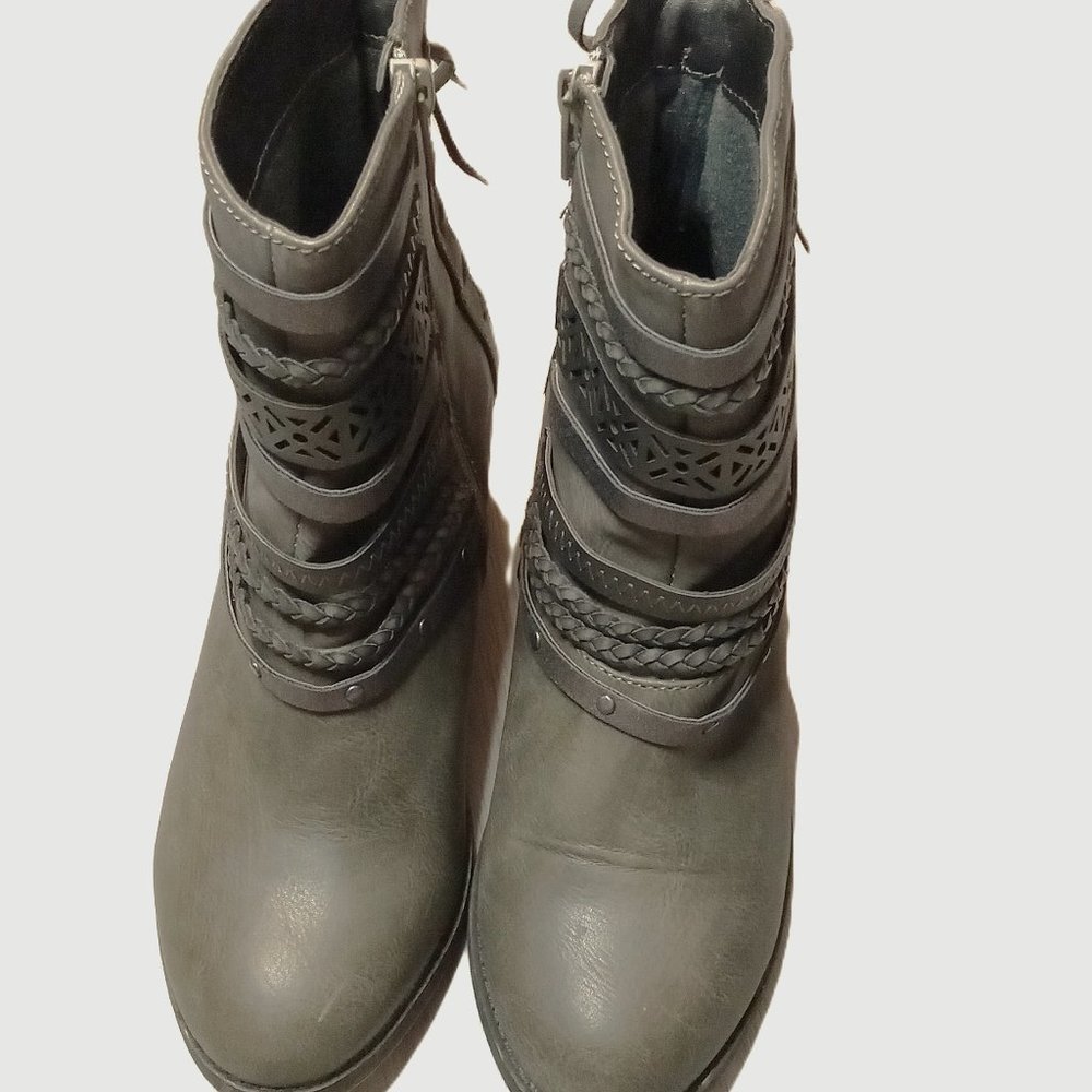 Dark Gray, leather zip-up ankle boots, low heel, round-toe, Size 7.5M
